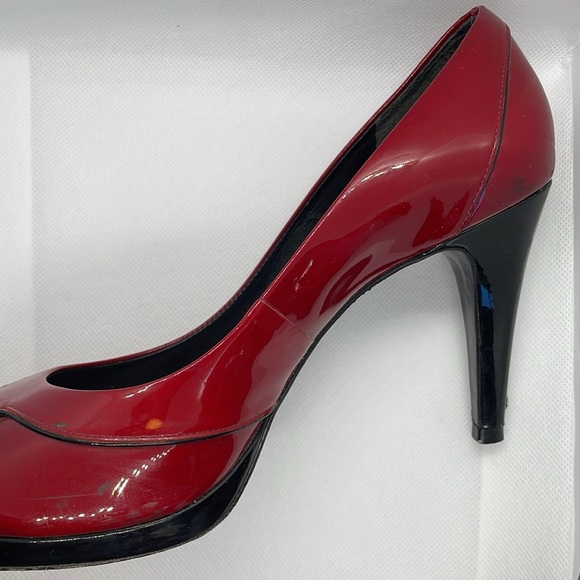 Ann Taylor Peep Toe Patent Leather Red Platform Heel Pump/black piping. Size 7.5 - Picture 12 of 17